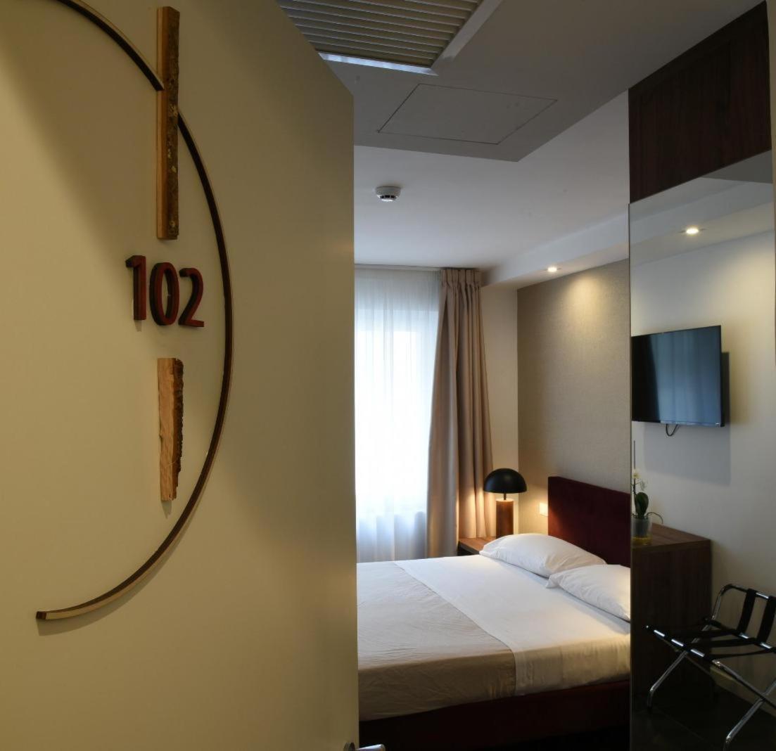 Outside Boutique Hotel Foggia Exterior foto